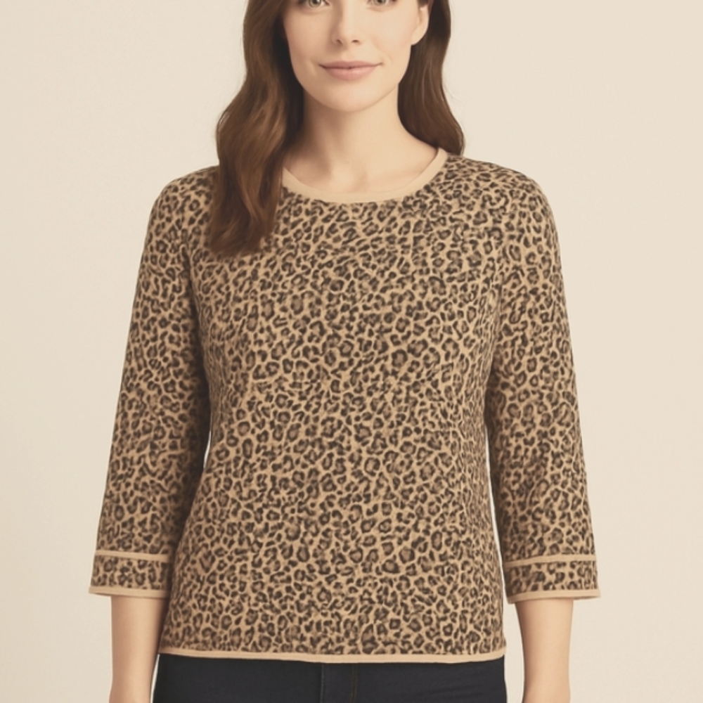 Tahari Leopard Animal Print Knit Sweater Top M Round Neck Soft Stretchy